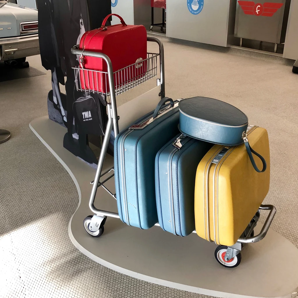 Dedicated Airport Baggage Porter and Luggage Trolley Assistance